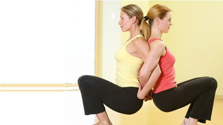 Partner yoga: Στη νέα yoga που πάμε δυο δυο